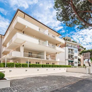 & Exclusive 3*, Marina Di Carrara Włochy